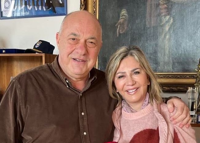 Μακρή: «Ο Μπέος ξέρει μόνο από στοιχήματα, τζόγο και ποτά».  Αιχμηρή απάντηση για τη γέφυρα Bailey