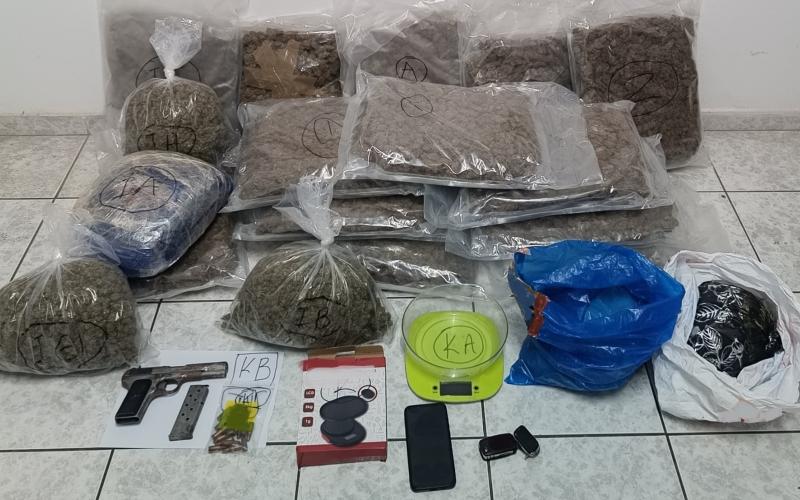 Θεσσαλονίκη: 20 κιλά κάνναβη και ένα κιλό κοκαΐνης σε σπίτι πιστολέρο