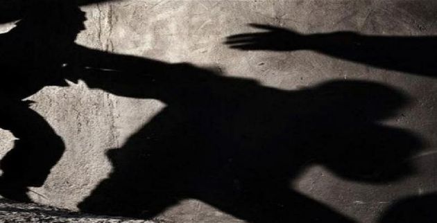 Λάρισα: Τρεις νταήδες γρονθοκόπησαν 15χρονο για να του κλέψουν τη ζακέτα