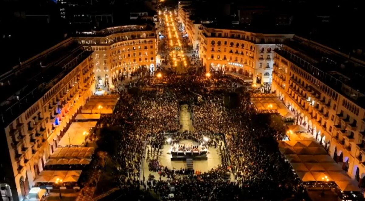 Συναντώνται πέντε Επιτάφιοι στην Αριστοτέλους. Όλο το πρόγραμμα