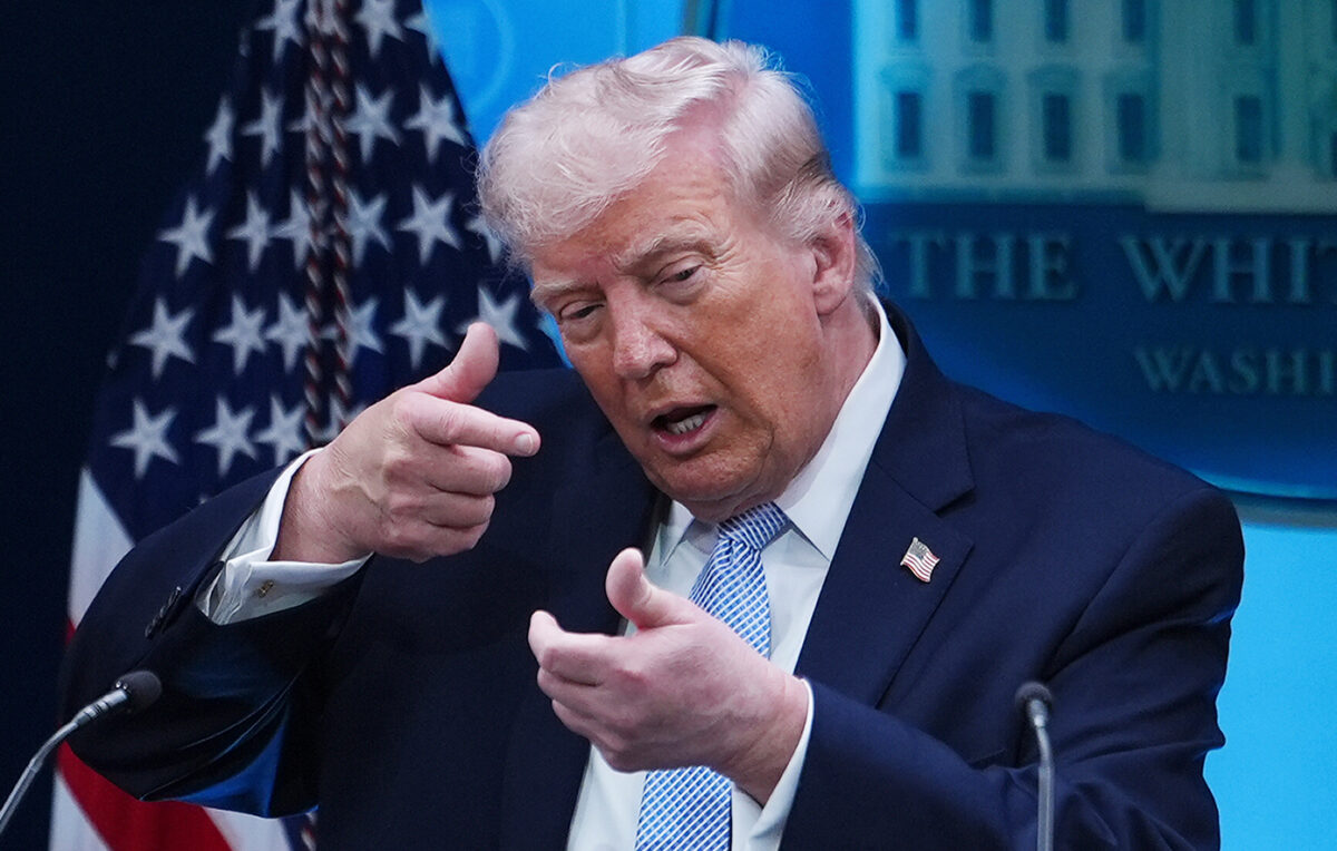 Τραμπ: «Οι Ιρανοί είναι ζωντανοί μόνο για να διαπραγματεύονται»