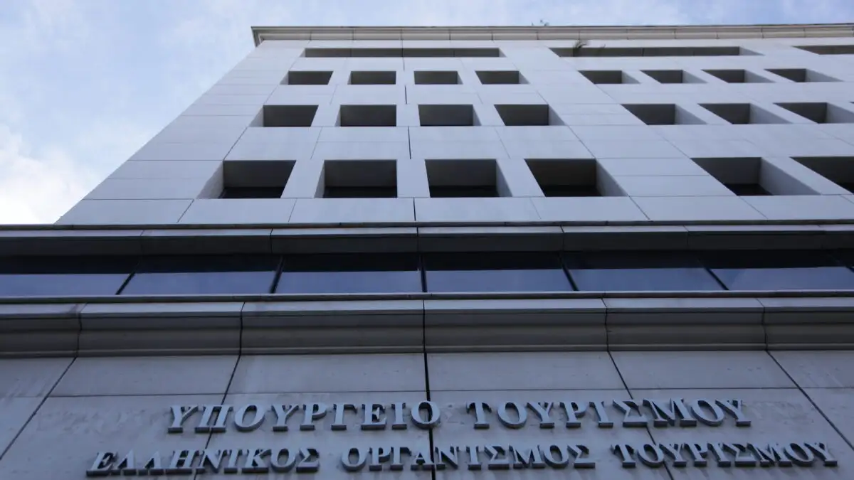 Τραγωδία στο υπουργείο Τουρισμού: 51χρονη υπάλληλος έπεσε από τον δεύτερο όροφο