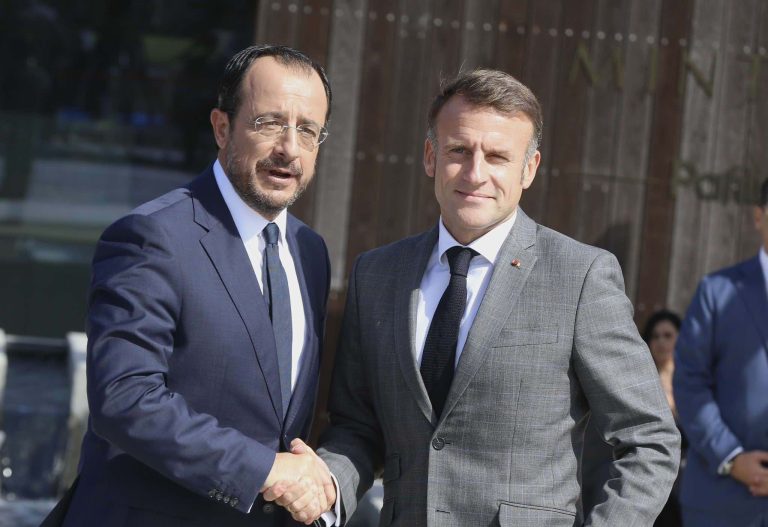 «Οι αληθινοί φίλοι φαίνονται στα δύσκολα»: Ιστορική επίσκεψη Μακρόν στην Κύπρο