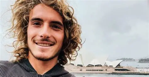 Τσιτσιπάς: Ήττα από Μαροζάν μετά από διακοπή στο Μόναχο