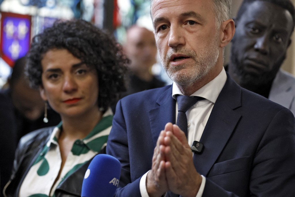 Σκάνδαλο μαζικής κακοποίησης παιδιών στη Γαλλία – Έρευνες για βία, σεξουαλικές επιθέσεις και βιασμούς σε σχολεία