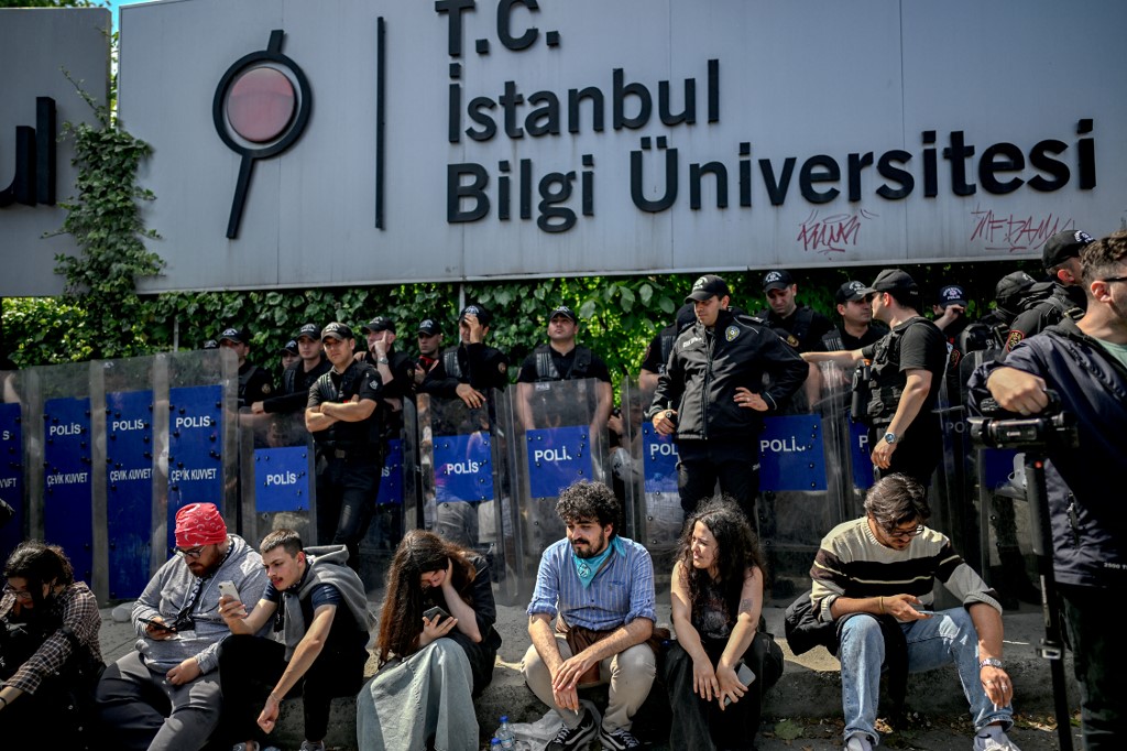 Τουρκία: Ξανανοίγει το πανεπιστήμιο Μπιλγκί – Νέα απόφαση καταργεί το διάταγμα Ερντογάν