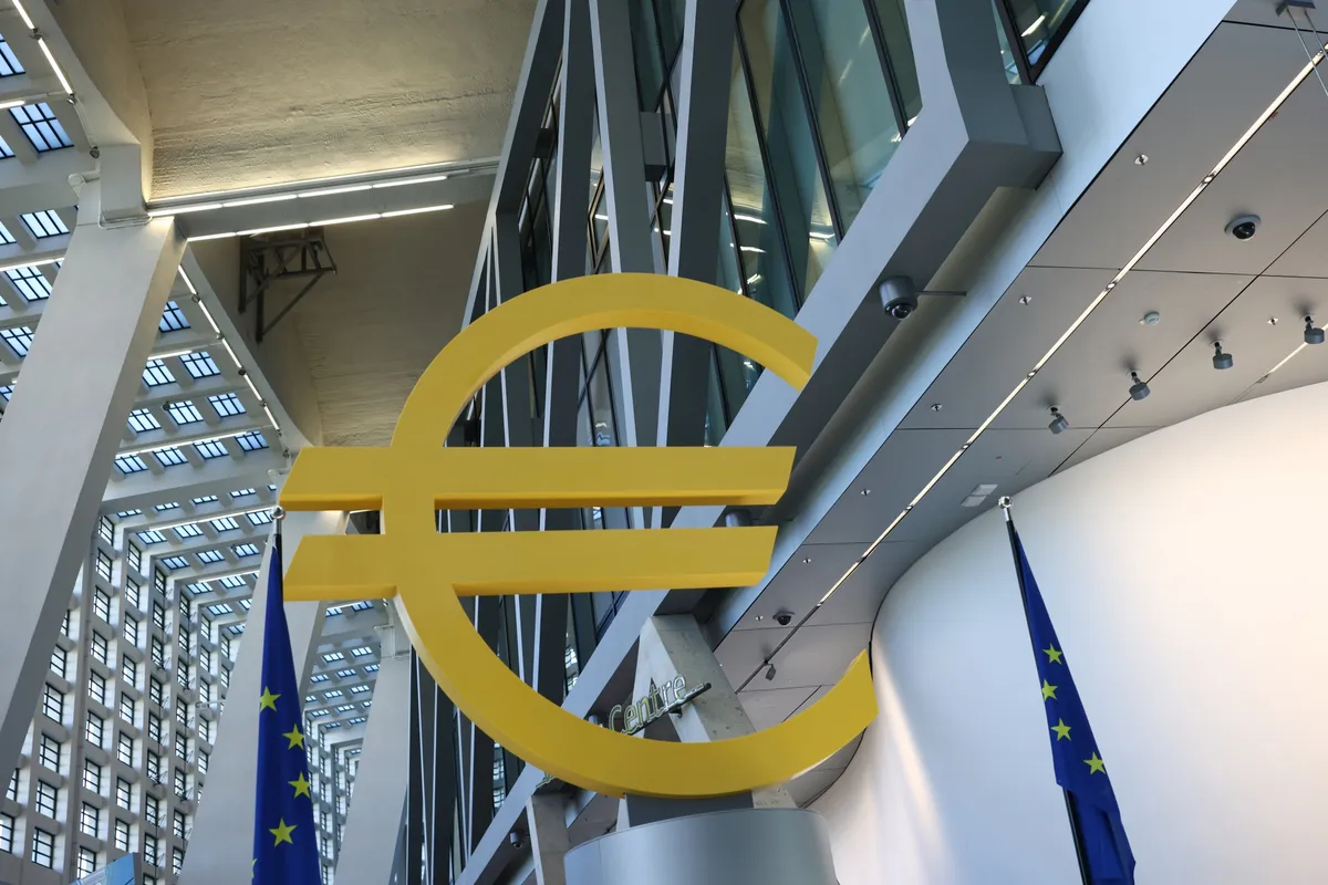 Bloomberg: Γιατί η αύξηση επιτοκίων της ΕΚΤ τον Ιούνιο γίνεται όλο και λιγότερο βέβαιη