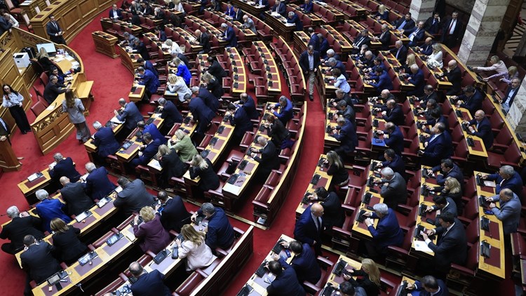 Επίθεση της αντιπολίτευσης στον πρωθυπουργό μετά το κυριακάτικο μήνυμα