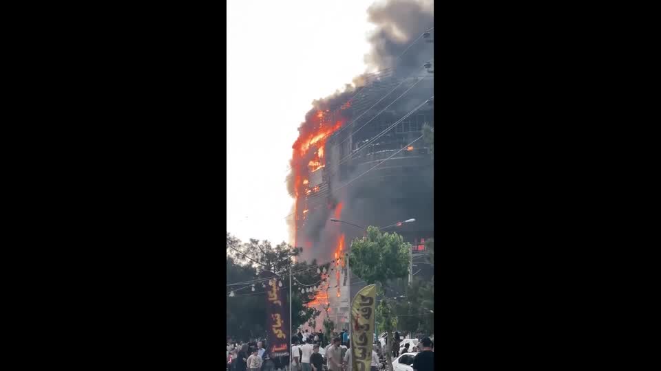 Ιράν: Στους 8 οι νεκροί και 40 τραυματίες από την πυρκαγιά σε εμπορικό κέντρο στην Τεχεράνη