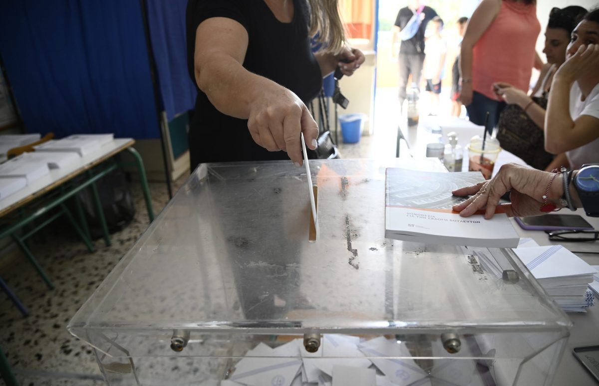 Δημοσκόπηση Interview: Μπροστά η ΝΔ με διαφορά 13,3 μονάδων από τον δεύτερο Τσίπρα – Τέταρτη η Καρυστιανού