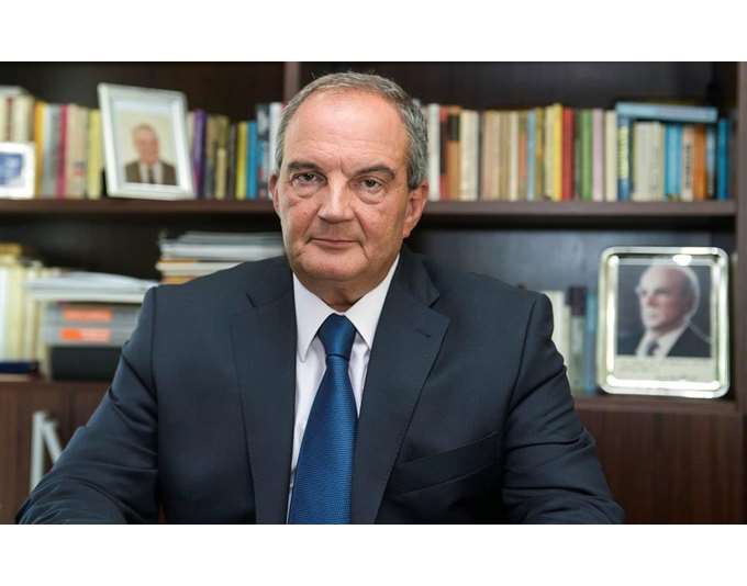 Ο Καραμανλής και το δεξί χέρι του Τσίπρα