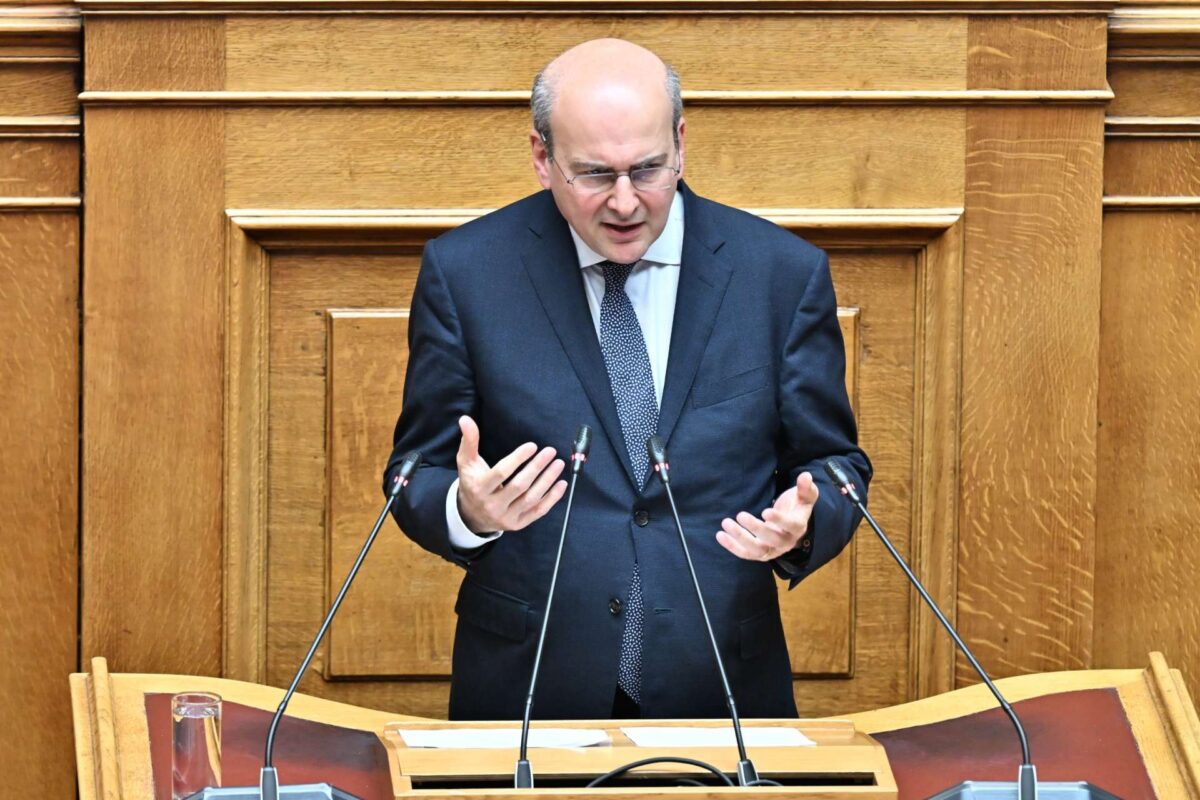 Χατζηδάκης: «Μια υπεύθυνη δήλωση του πολίτη θα αρκεί πλέον αντί για πλήθος δικαιολογητικών στο Δημόσιο»