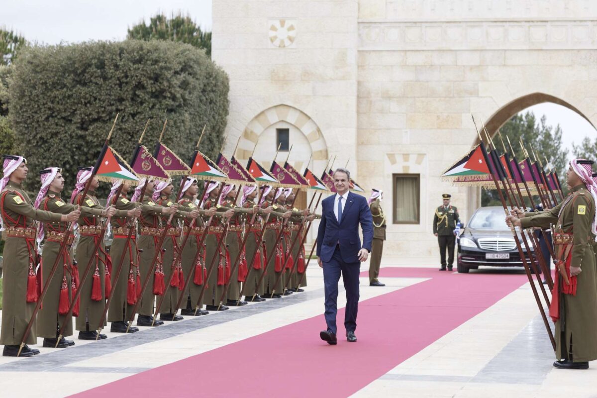 Μητσοτάκης στην Τριμερή Σύνοδο Κορυφής στο Αμμάν: «Επιστροφή στο προηγούμενο status quo, στα Στενά του Ορμούζ»