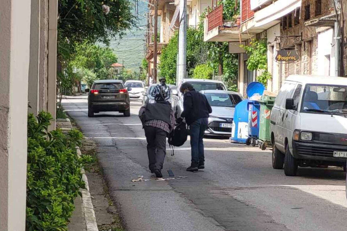Στη ΓΑΔΑ οι συλληφθέντες της ληστείας – θρίλερ σε τράπεζα στην Τιθορέα – Πώς έφτασε στα ίχνη τους το ελληνικό FBI