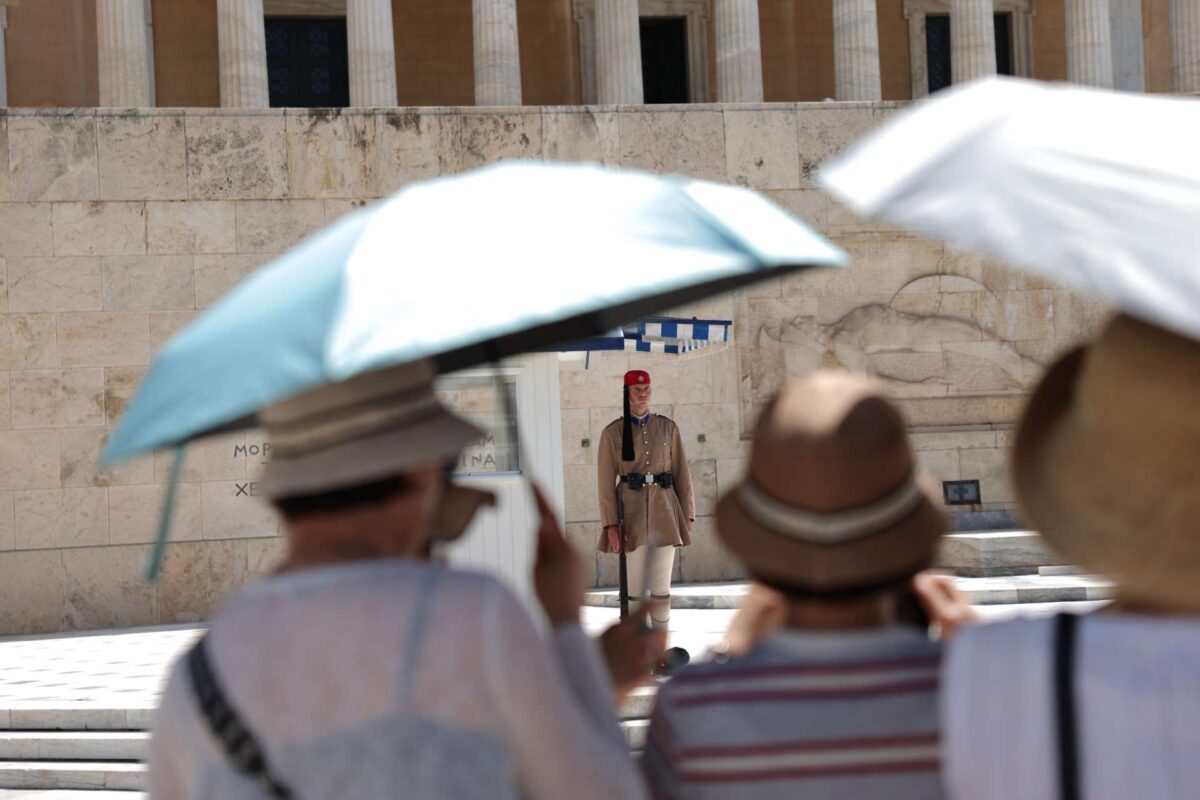 Ελλάδα και Ισπανία στους μεγάλους κερδισμένους των κρατήσεων «τελευταίας στιγμής», παρά την κρίση στη Μέση Ανατολή