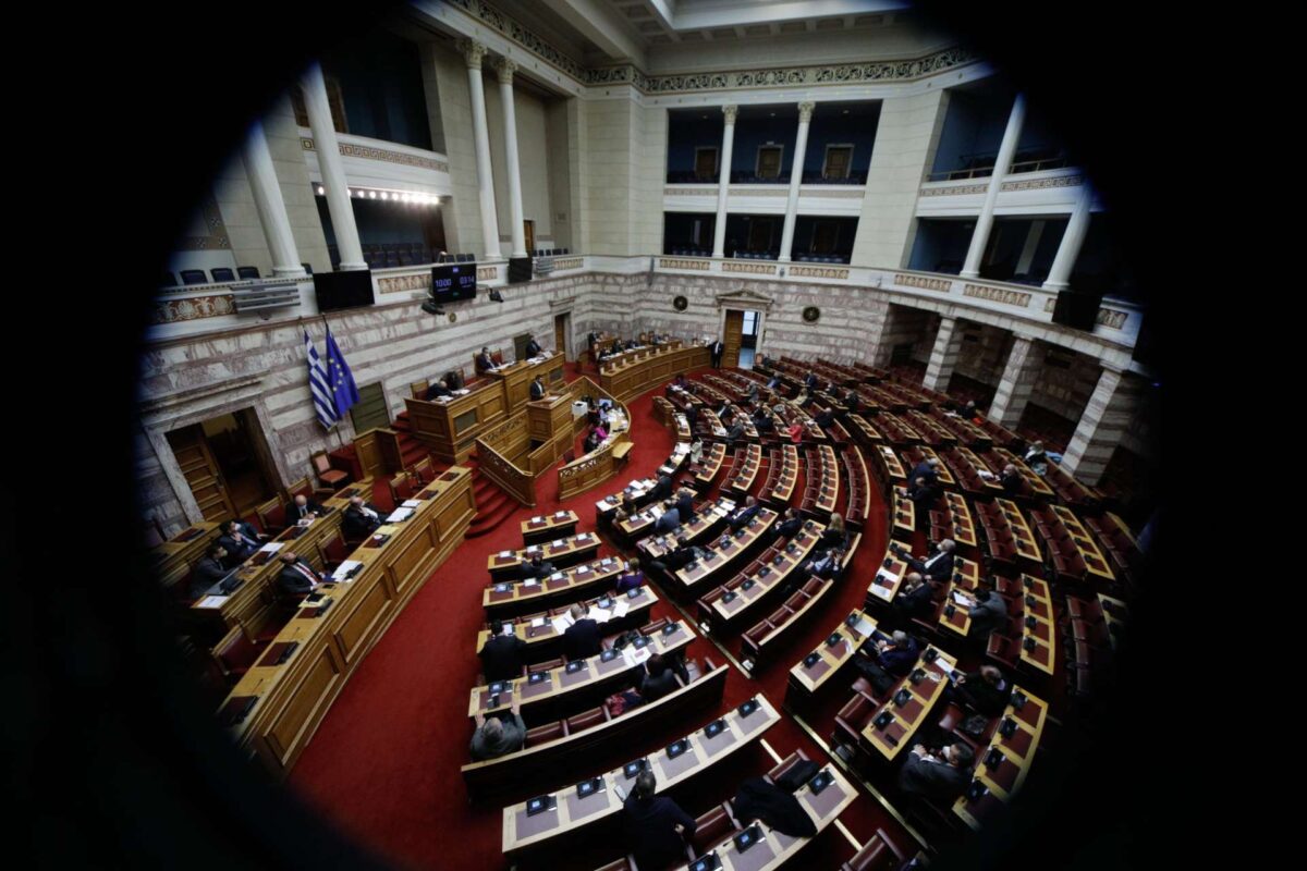 Κεκλεισμένων των θυρών η ακρόαση Δεμίρη στην Επιτροπή Θεσμών και Διαφάνειας – Απών ο εισαγγελέας του Αρείου Πάγου