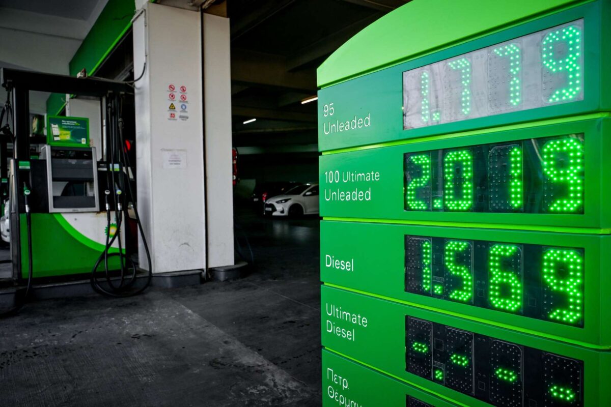 Πάνω από τα 2,12 ευρώ το λίτρο η μέση τιμή της αμόλυβδης – Σημάδια αποκλιμάκωσης στις τιμές χονδρικής