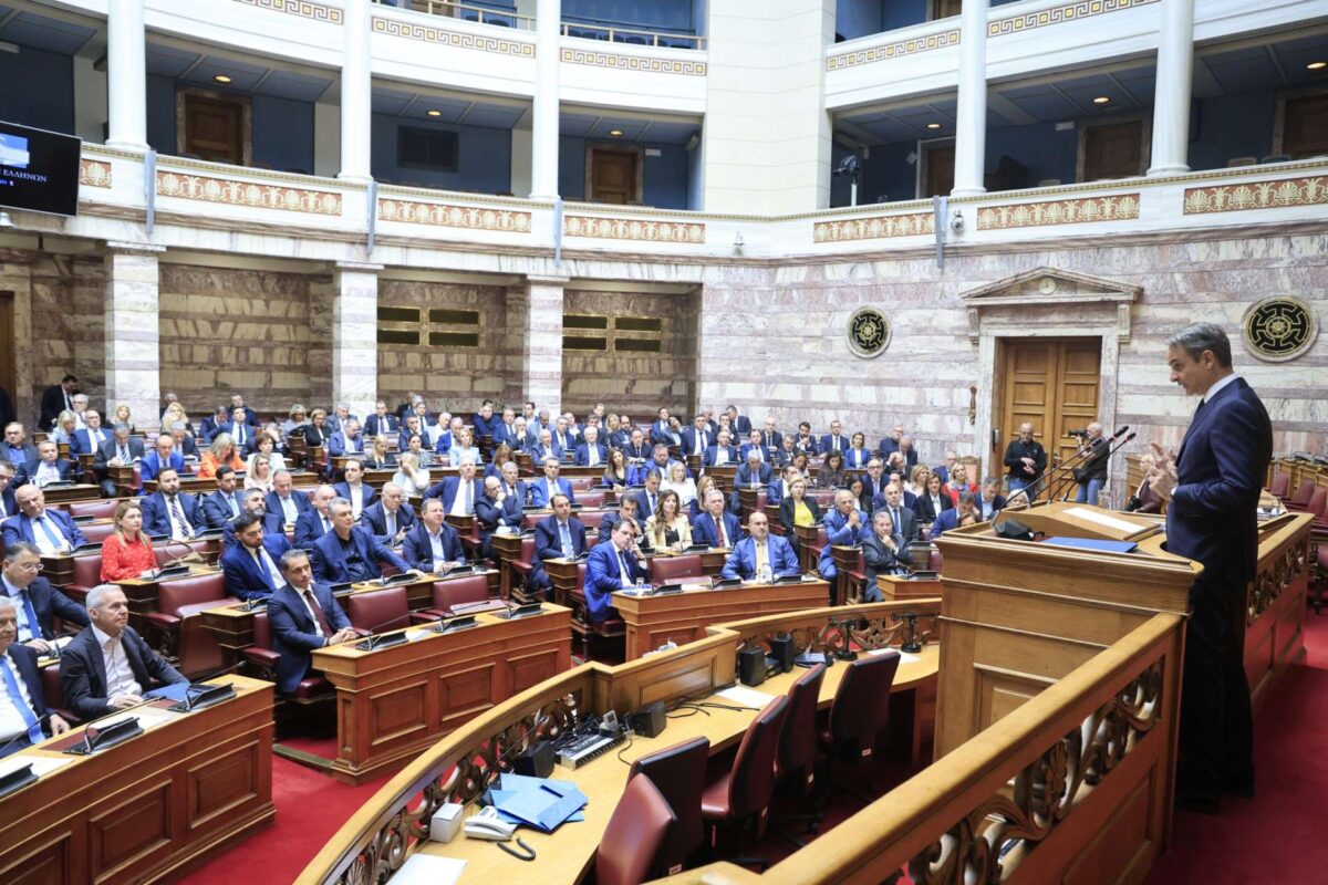 Η αποτίμηση της συνεδρίασης της ΚΟ της ΝΔ: Οι αιχμές για τους απόντες, τα βέλη κατά Κοβέσι και το μήνυμα Μητσοτάκη για τη συνέχεια