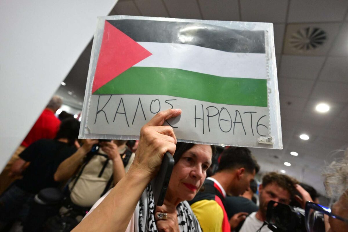 Στην Αθήνα επέστρεψαν οι 19 Έλληνες του «Global Sumud Flotilla» με μέριμνα του ΥΠΕΞ