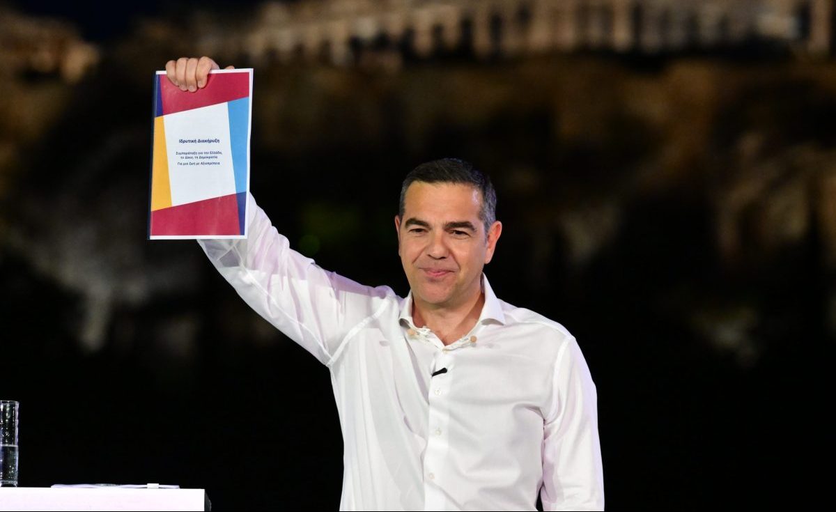 «Ελληνική Αριστερή Συμπαράταξη»: Η πολιτική επιστροφή του Αλέξη Τσίπρα – Το παρασκήνιο και οι συμβολισμοί πίσω από το όνομα