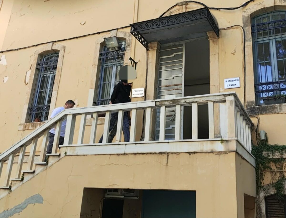 Υπόθεση κακοποίησης 3χρονου κοριτσιού στην Κρήτη: Ενώπιον του ανακριτή για απόπειρα ανθρωποκτονίας η 25χρονη μητέρα και ο σύντροφός τους