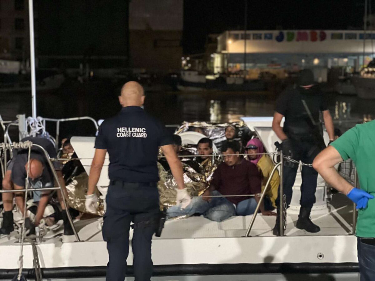 Στην Καλαμάτα μεταφέρονται 23 μετανάστες μετά από επιχείρηση διάσωσης στη Μεσόγειο