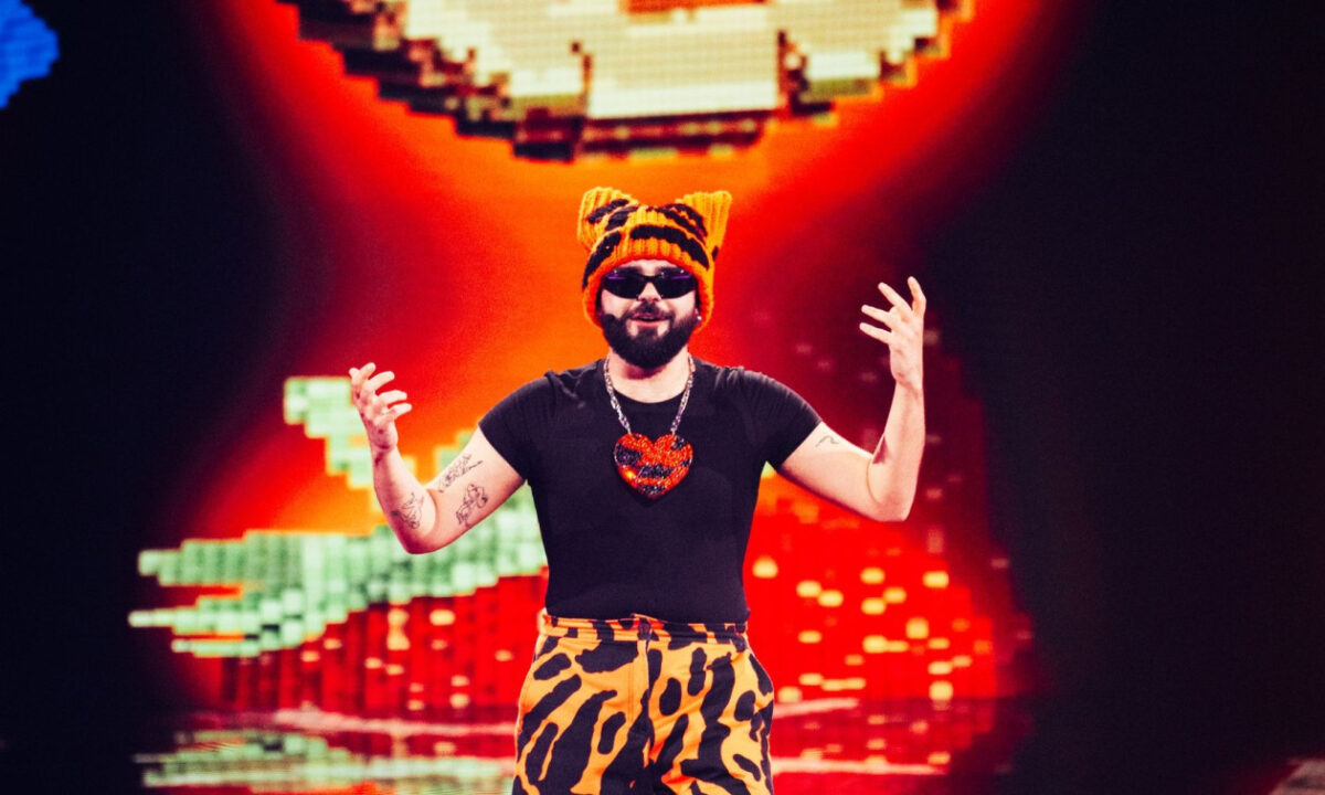 Video: Eurovision 2026: Ο Akylas μάγεψε με το «Ferto».  Εντυπωσιακή εμφάνιση στον ημιτελικό