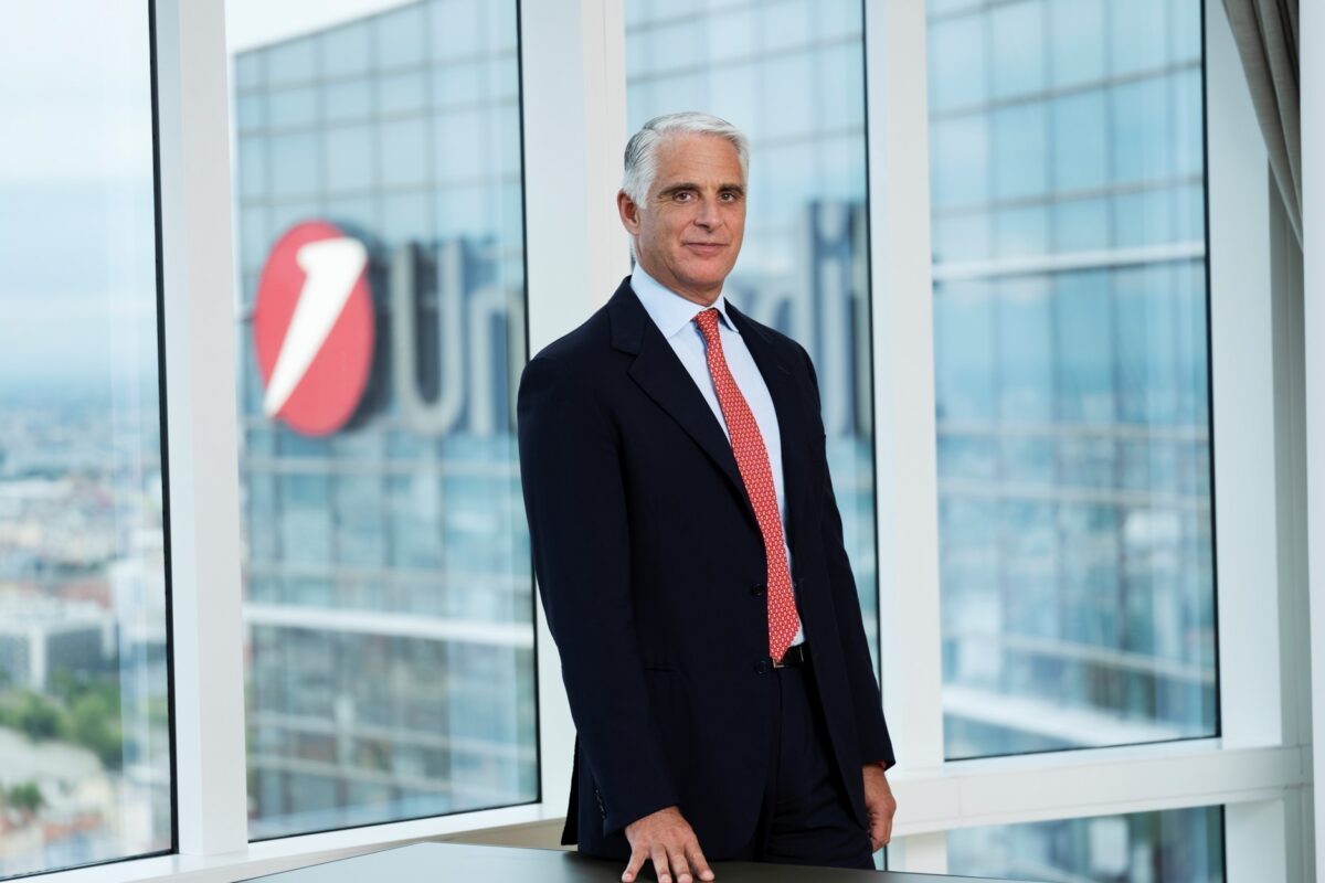 Κέρδη-ρεκόρ για τη UniCredit – Στο προσκήνιο η μάχη εξαγοράς της Commerzbank