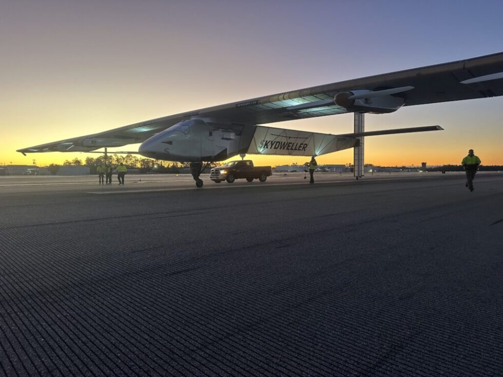 Το ηλιακό drone με φτερά τζάμπο τζετ έσπασε ρεκόρ