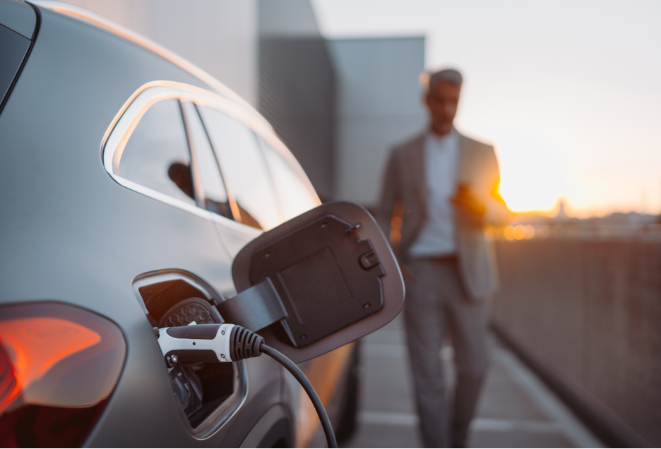 Plug-in hybrid: Οι οδηγοί φορτίζουν τα αυτοκίνητά τους περισσότερο απ’ όσο πιστευόταν