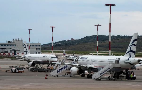 Bloomberg: Ασφαλείς οι καλοκαιρινές πτήσεις στην Ελλάδα – Δεν αναμένονται ελλείψεις σε καύσιμα αεροσκαφών