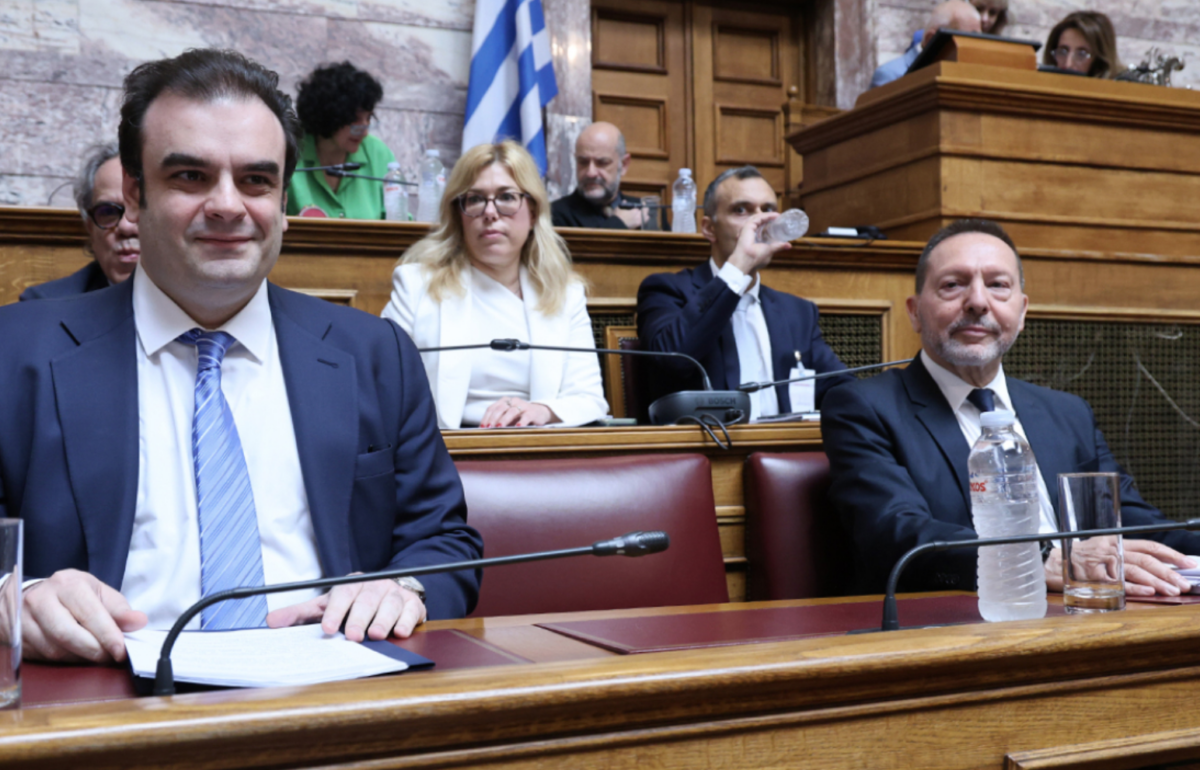 Στουρνάρας: Οι διεθνείς αναταράξεις δεν επιτρέπουν εφησυχασμό – Κίνδυνοι για ανάπτυξη και πληθωρισμό από τον πόλεμο