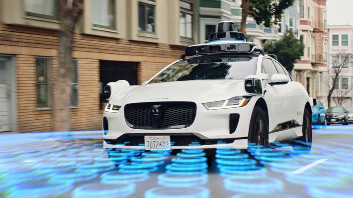 Η Waymo παγώνει ρομποτικά ταξί σε τέσσερις πόλεις λόγω πλημμυρών
