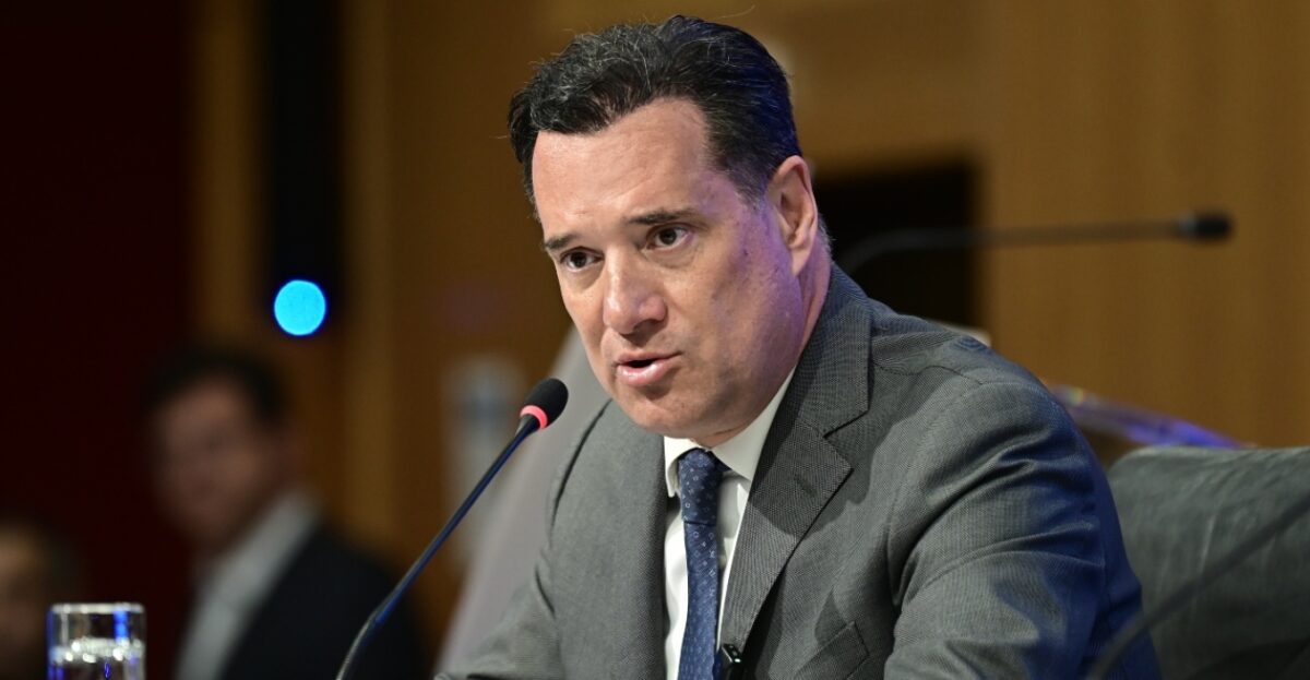 Γεωργιάδης: Δεν είμαι εγώ ο άνδρας που είναι σε προσωπική στιγμή με γυναίκα σε φωτογραφία που κυκλοφορεί στο διαδίκτυο