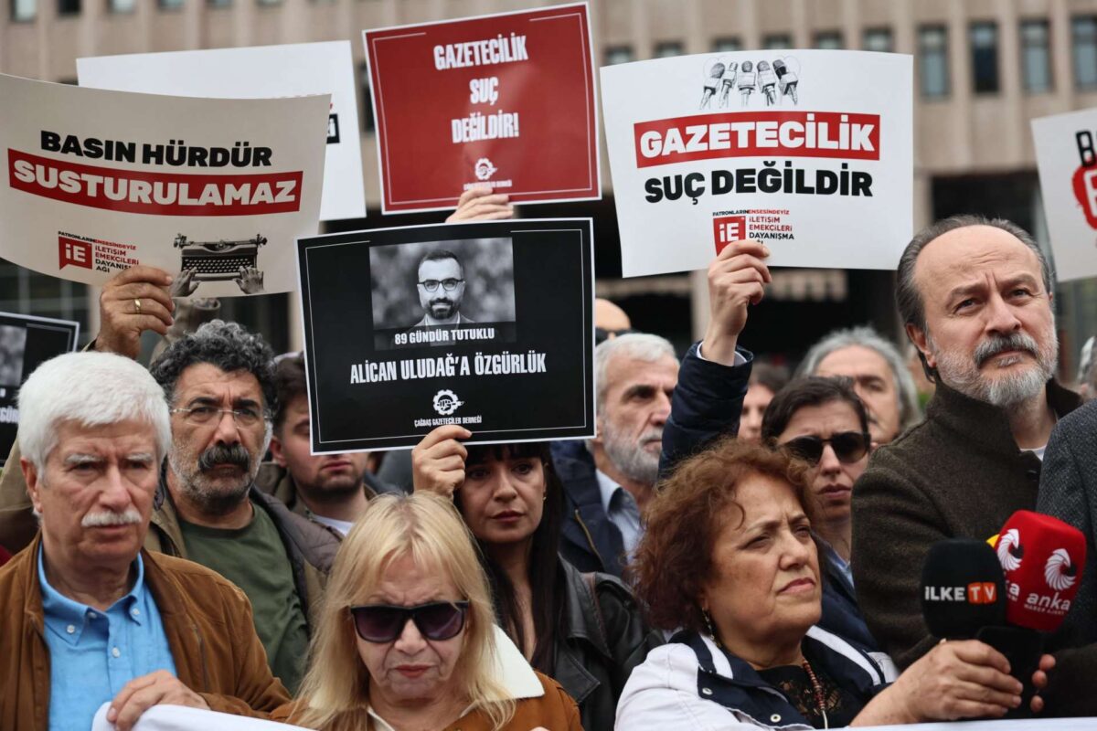Τουρκία: Aποφυλακίστηκε μετά από τρεις μήνες ο δημοσιογράφος της Deutsche Welle, Αλιτζάν Ουλουντάγ