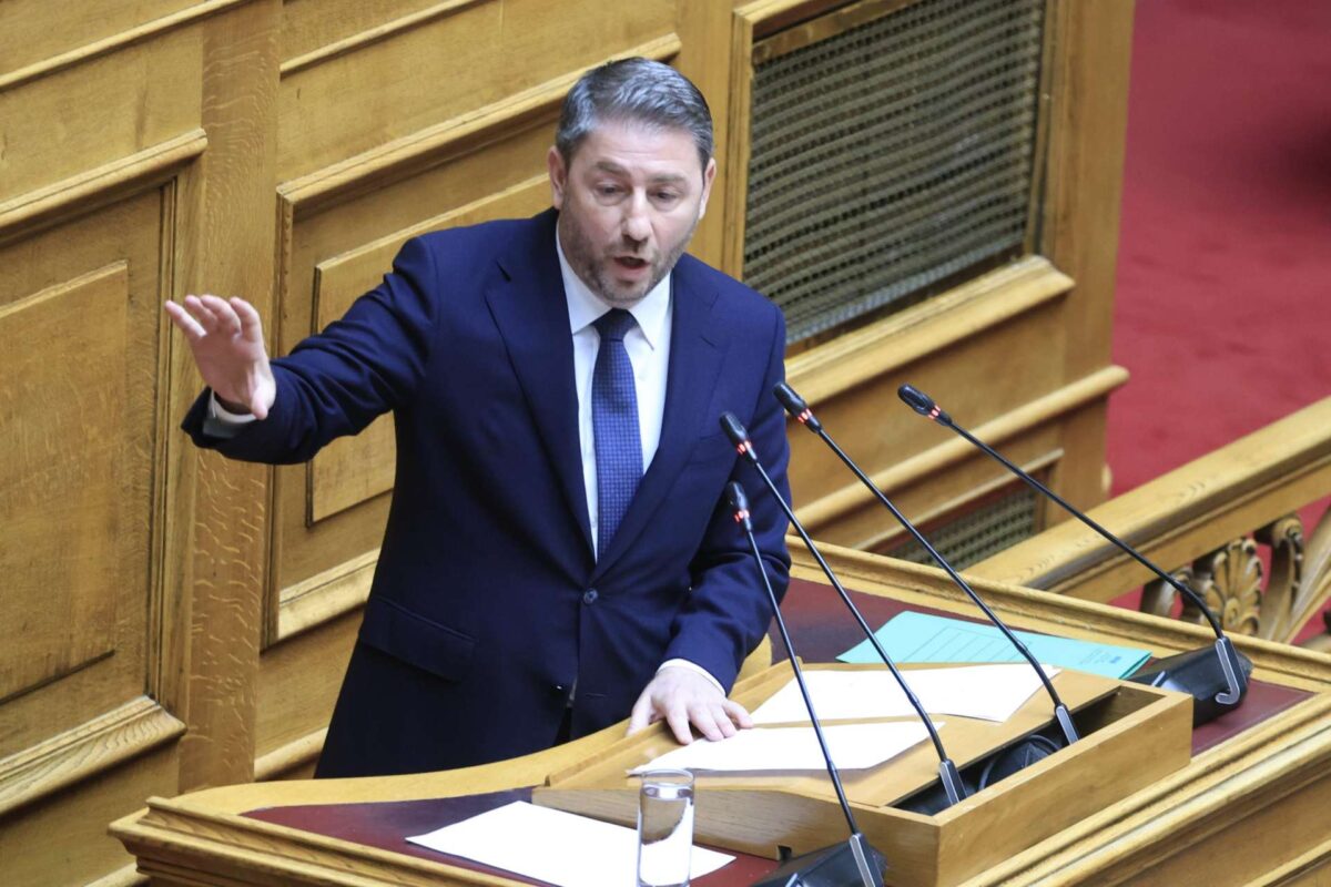 Βουλή: Αποχώρησε το ΠΑΣΟΚ από τη συνεδρίαση για τις τηλεφωνικές παρακολουθήσεις με βαρύτατες εκφράσεις