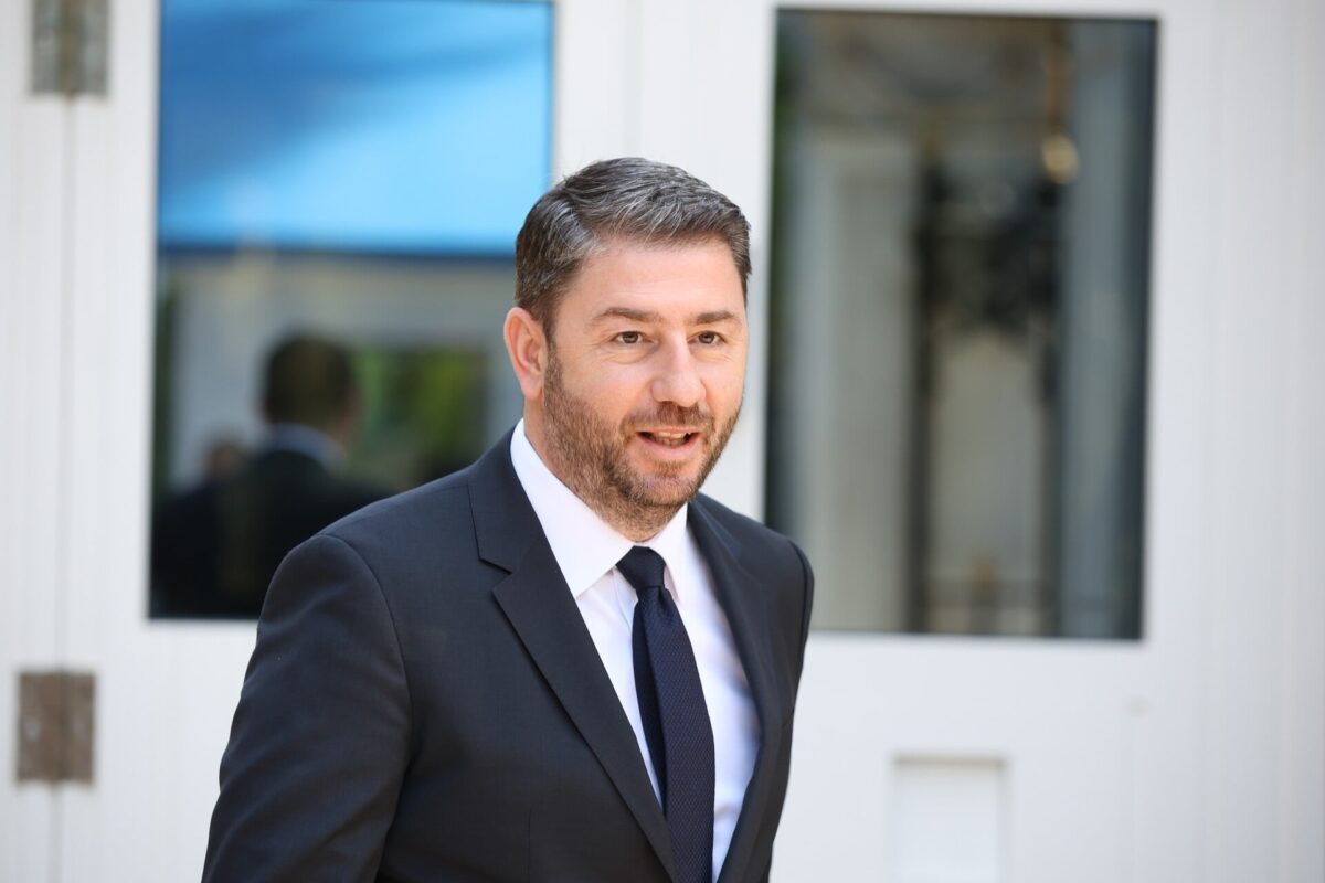 Να φορολογηθούν οι τράπεζες, αλλά τα λεφτά στο εξωτερικό