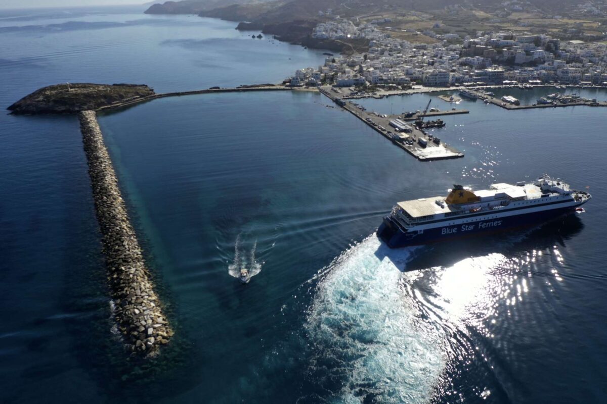Κορυφώνεται η έξοδος των εκδρομέων του Αγίου Πνεύματος: Στο «κόκκινο» τα λιμάνια, υψηλές πληρότητες στις πτήσεις – Χωρίς προβλήματα οι εθνικές οδοί