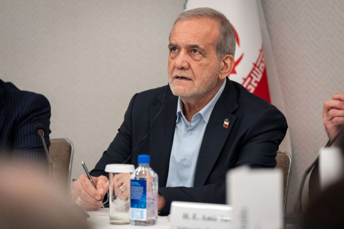 O πρόεδρος του Ιράν, Μασούντ Πεζεσκιάν συναντήθηκε με τον ανώτατο ηγέτη, Μοτζάμπα Χαμενεΐ σε «ταπεινή και εγκάρδια ατμόσφαιρα»