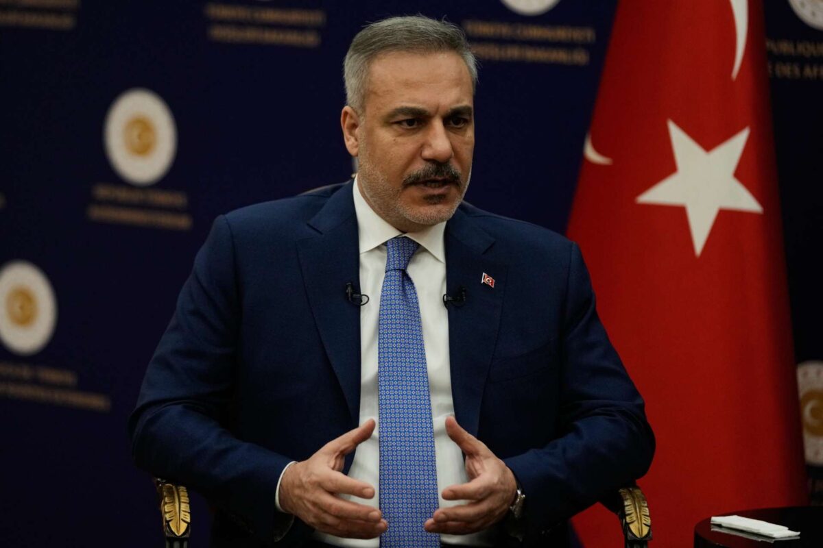Φιντάν: Η Τουρκία στηρίζει τις προσπάθειες για επαναλειτουργία των Στενών του Ορμούζ – «Δεν πρέπει να χρησιμοποιείται ως όπλο»