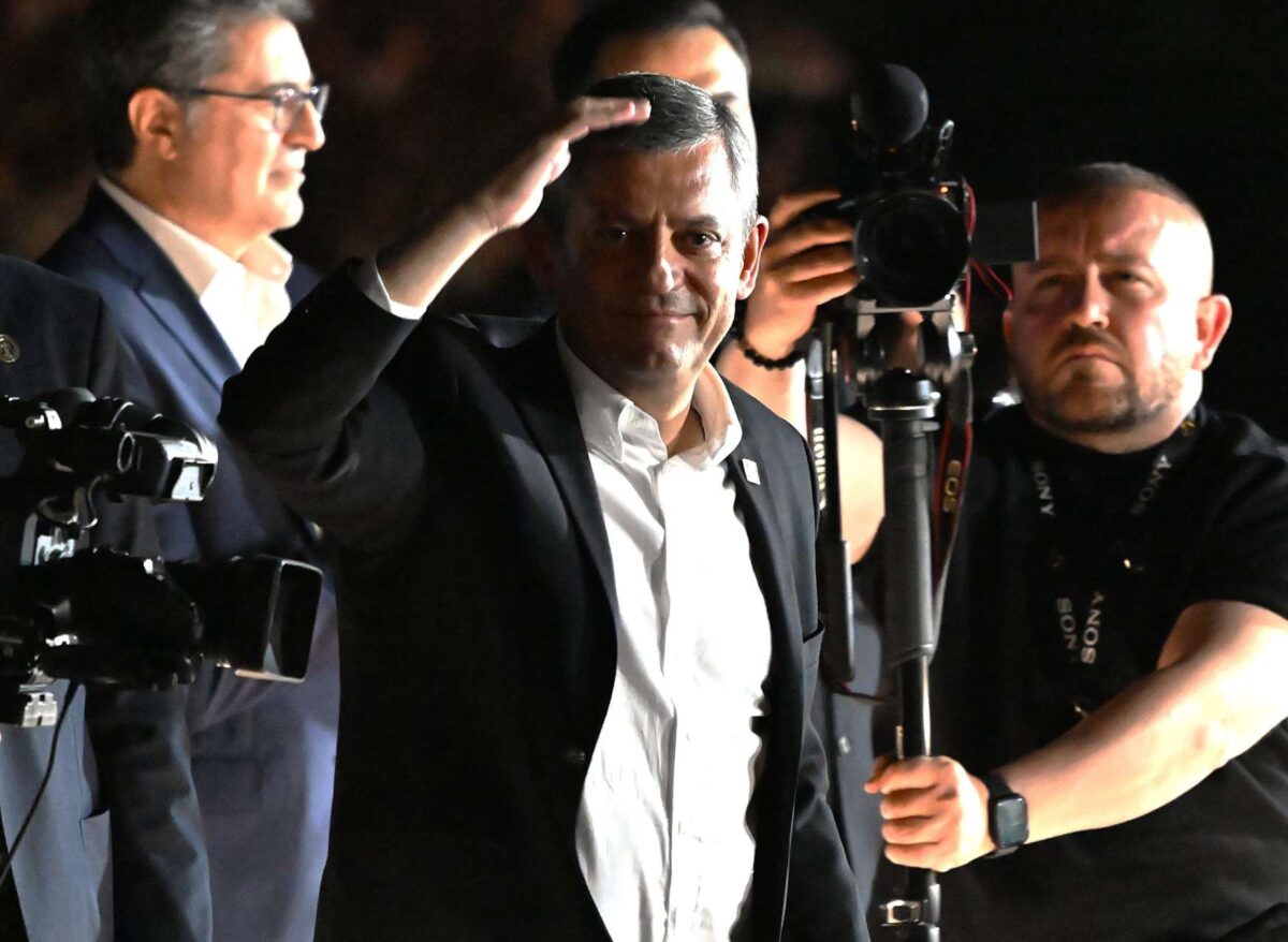 Τουρκία: Κλιμακώνεται η κρίση στο κόμμα της μείζονος αντιπολίτευσης, CHP – Καθαίρεση Οζέλ και επιστροφή Κιλιτσντάρογλου