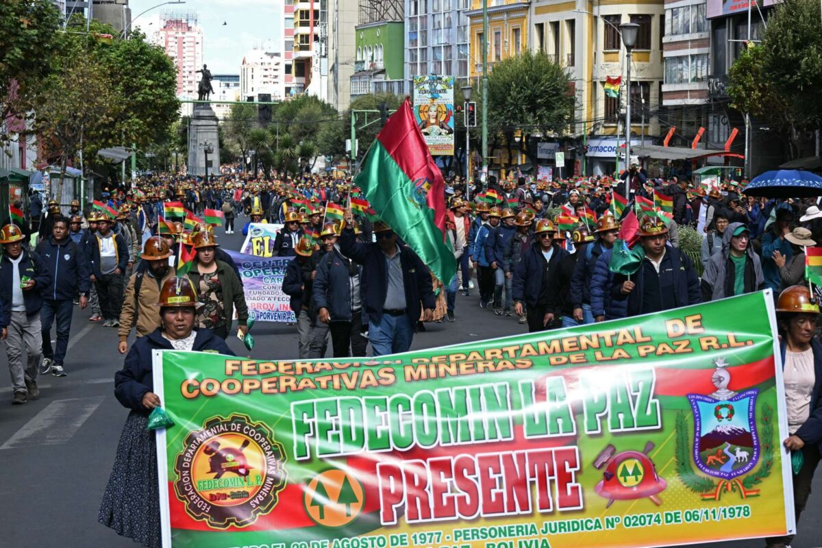 Απεργία χιλιάδων εργαζομένων στα ορυχεία στη Βολιβία και συγκρούσεις με την αστυνομία
