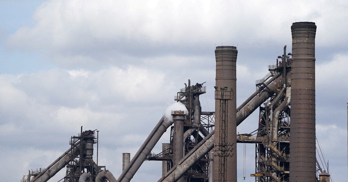 Η Βρετανία διασώζει την χαλυβουργία British Steel με κρατικοποίηση, σύμφωνα με τον Στάρμερ