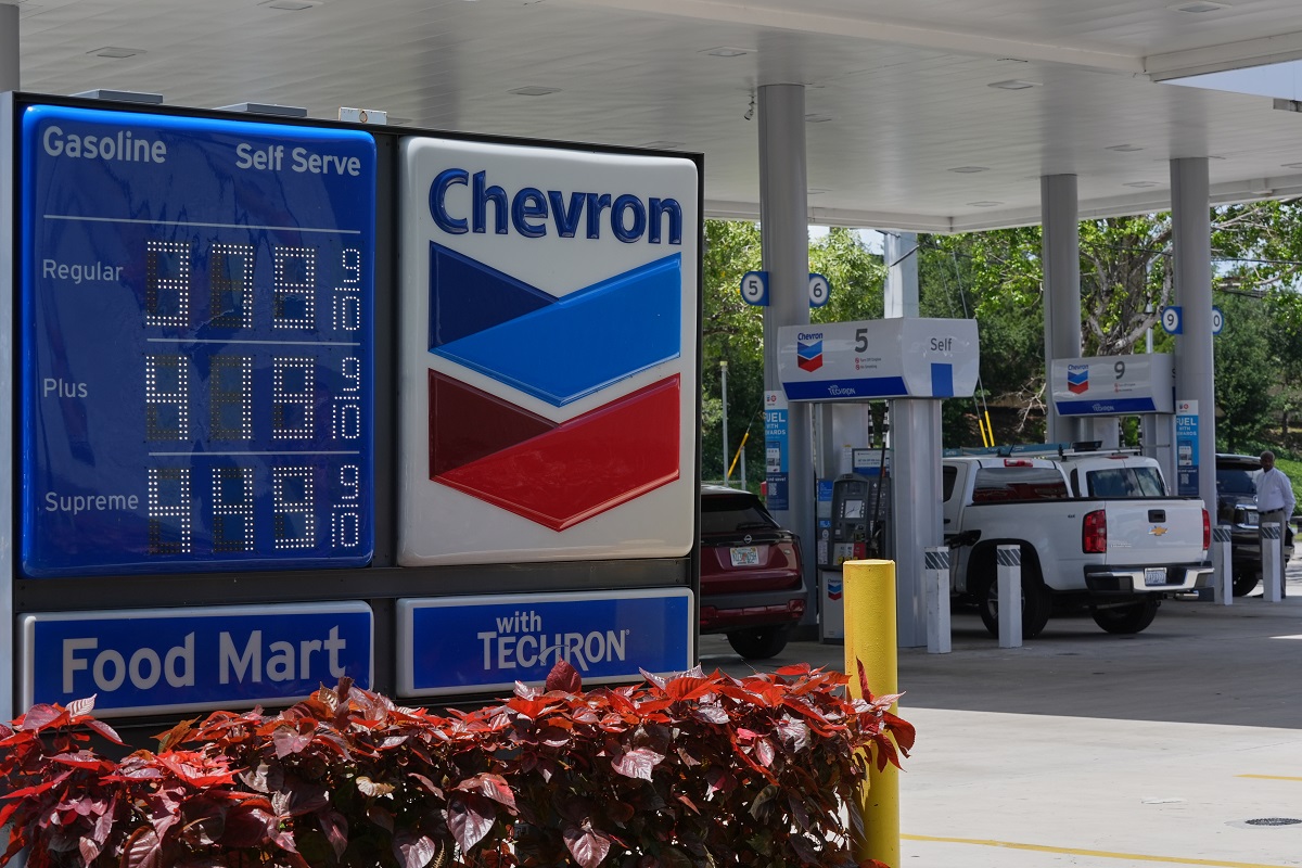 Δυσοίωνη πρόβλεψη του CEO της Chevron για κρίση εφοδιασμού με καύσιμα από το κλείσιμο των Στενών του Ορμούζ