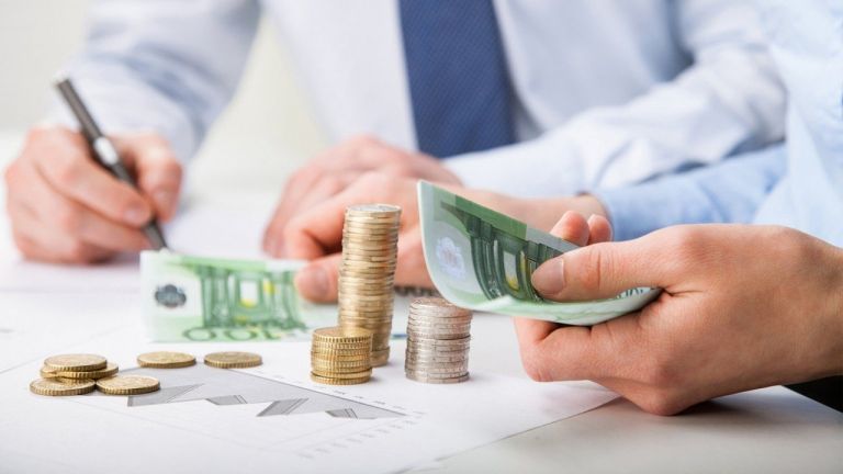Καταναλωτικά δάνεια: «Κόφτης» έως 50% στο συνολικό κόστος – Τι αλλάζει για τράπεζες και δανειολήπτες