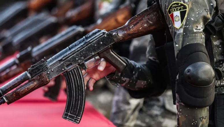 Ένοπλος στην Αίγυπτο πυροβολεί σε σταθμό λεωφορείων, σκοτώνοντας οκτώ άτομα