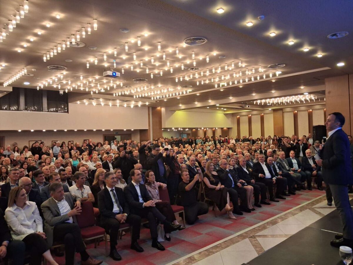 Αδιαχώρητο στην εκδήλωση Χατζηβασιλείου για τους εθισμούς στις Σέρρες – Με Δόμνα Μιχαηλίδου και Χρήστο Δερμεντζόπουλο
