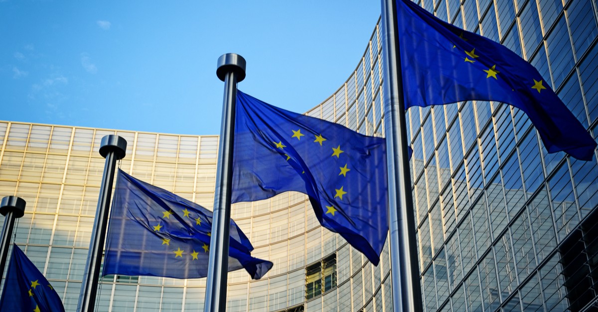Ευρωβαρόμετρο: Η Ευρώπη πιστεύει, η Ελλάδα διστάζει