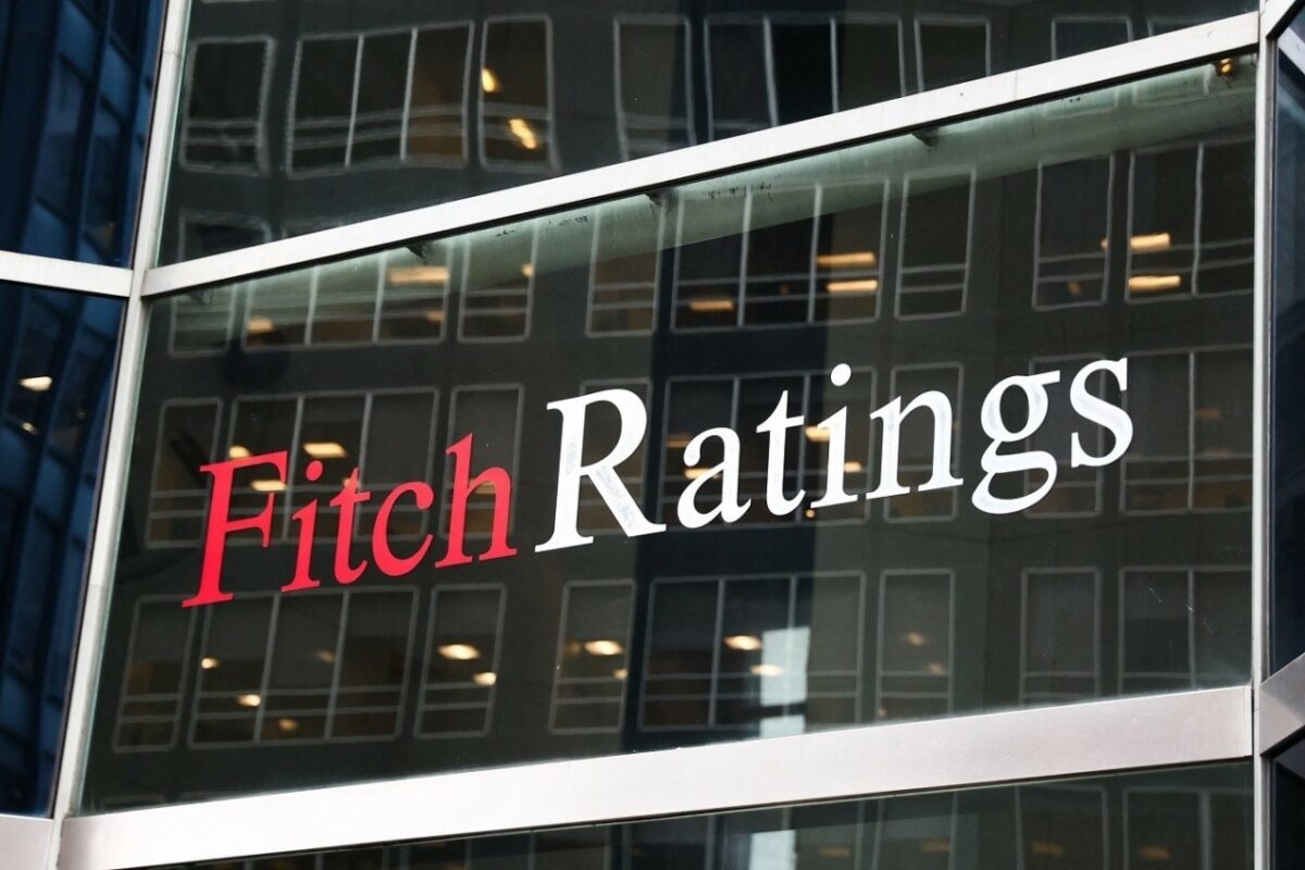 Fitch: Ανάπτυξη 1,7% για την Ελλάδα φέτος – Βλέπει χρέος κοντά στο 120% του ΑΕΠ έως το 2030