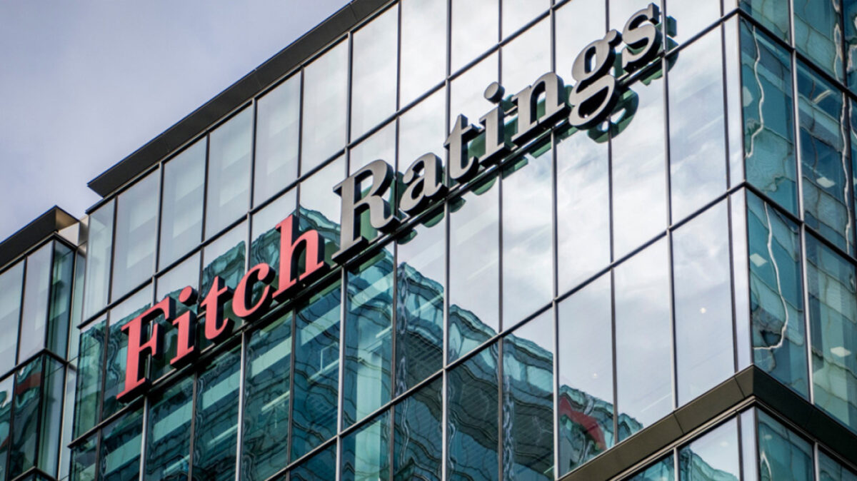 Fitch: Επιβεβαίωσε το αξιόχρεο της Ελλάδας στη βαθμίδα BBB+ με σταθερές προοπτικές.